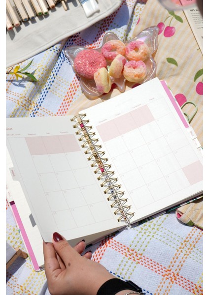 Spiralli Sert Kapak Akademik Ajanda 2025-2026. Ayraçlı A5. fiyatları