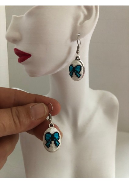 Kanaviçe Işlemeli Küpe