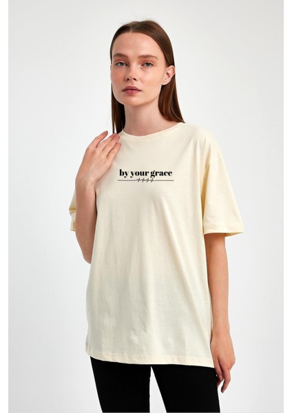 "by Your Grace" Yazılı %100 Penye Süprem T-Shirt