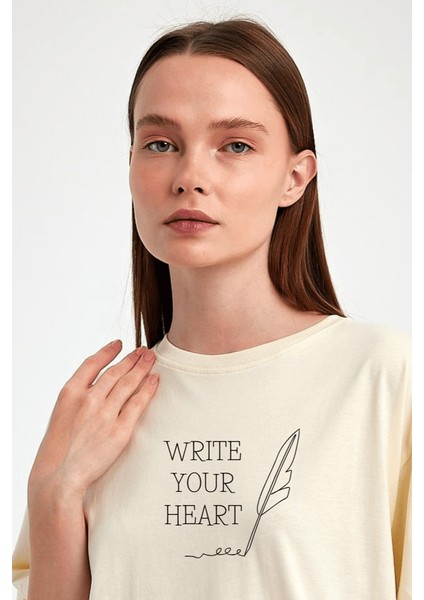 "write Your Heart" Baskılı Tüy Detaylı %100 Penye Süprem T-Shirt fiyatları
