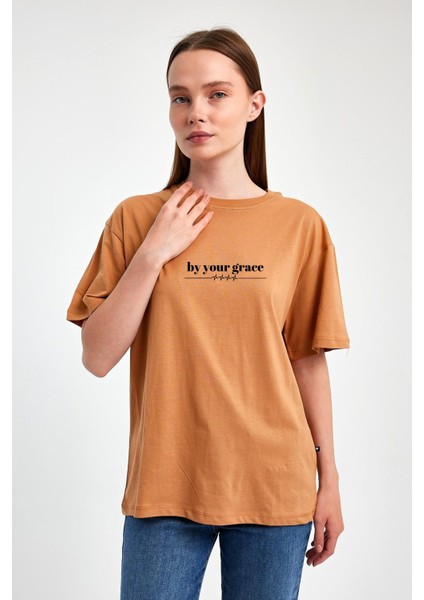 "by Your Grace" Yazılı %100 Penye Süprem T-Shirt