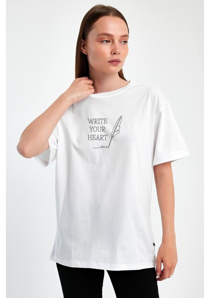 "write Your Heart" Baskılı Tüy Detaylı %100 Penye Süprem T-Shirt