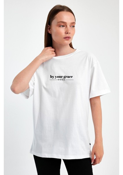 "by Your Grace" Yazılı %100 Penye Süprem T-Shirt