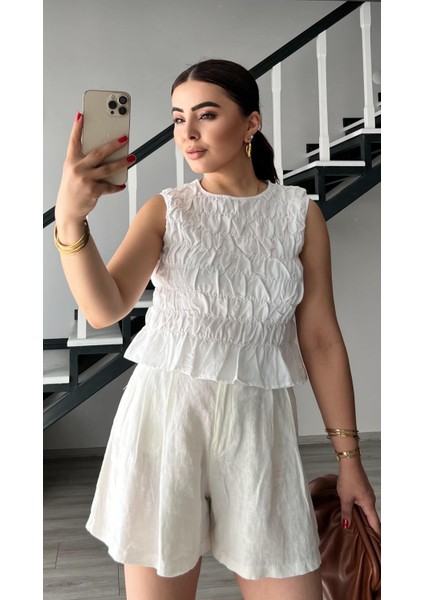 Beyaz Gipeli Kolsuz Bluz