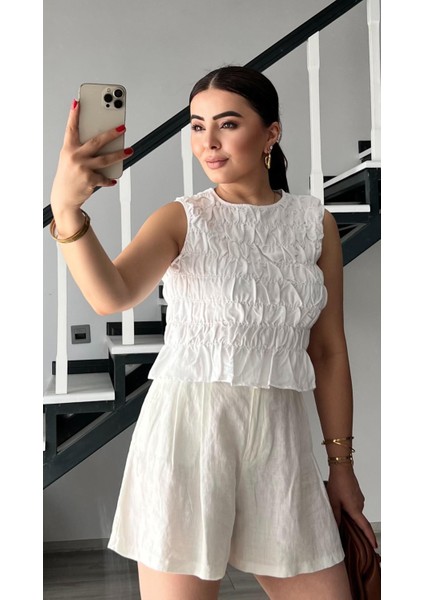 Beyaz Gipeli Kolsuz Bluz fırsatları