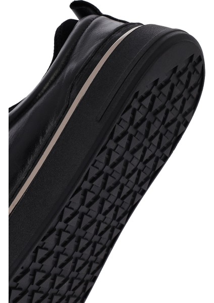 Erkek Siyah Bağcıklı Kalın Tabanlı Deri Sneaker 25WFD655018