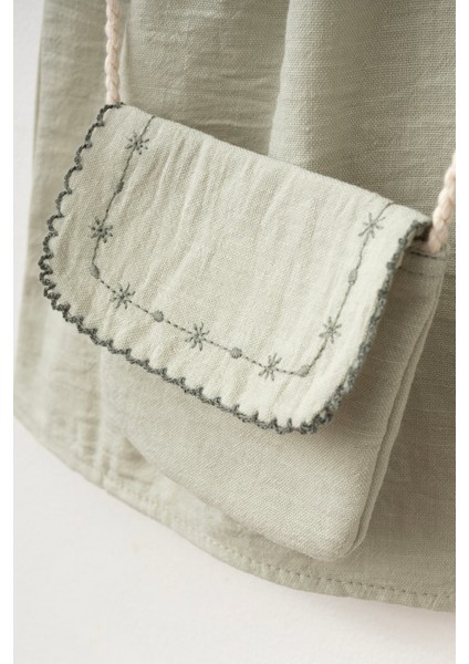 Kız Bebek Yakası Nakışlı Çantalı Elbise fırsatları