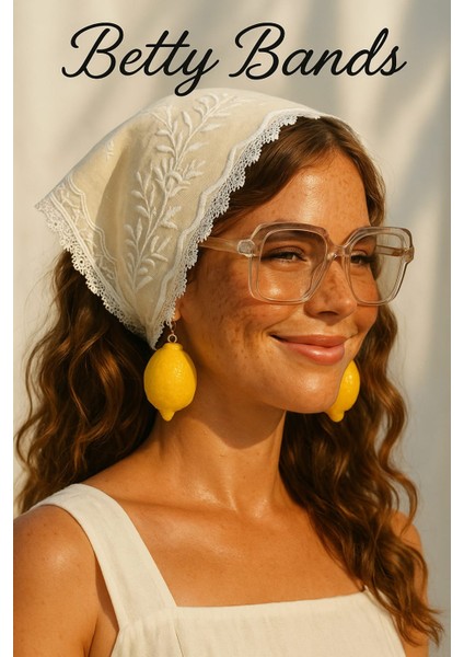 Betty Bands Krem Nakış Desenli Yazlık Bandana – Bağlamalı Model Üçgen Bağcıklı Form