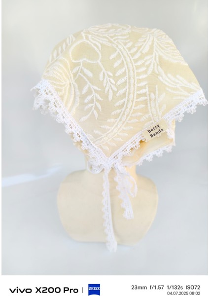 Betty Bands Krem Nakış Desenli Yazlık Bandana – Bağlamalı Model Üçgen Bağcıklı Form modelleri