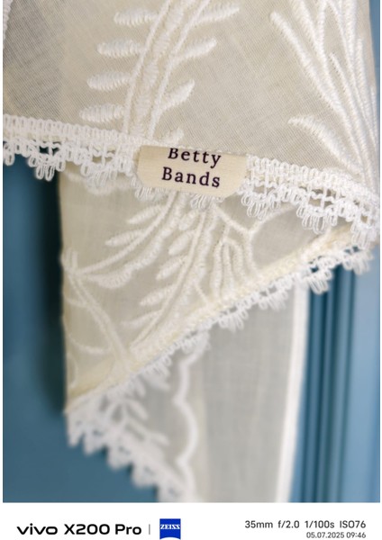 Betty Bands Krem Nakış Desenli Yazlık Bandana – Bağlamalı Model Üçgen Bağcıklı Form indirimleri