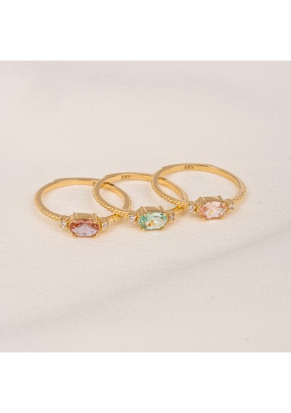 Gümüş Yüzük - Gümüş Yüzük - Oval Kesim Morganit Taşlı Yan Zirkon Taşlarla Süslenmiş 925 Ayar Gümüş Yüzük