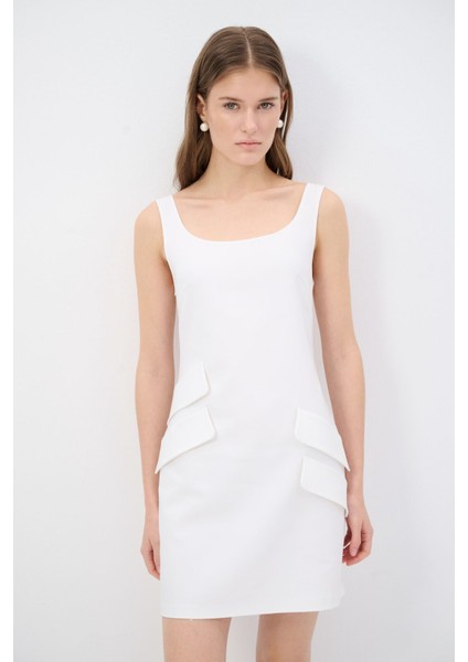 Cep Kapak Detaylı Kolsuz Elbise