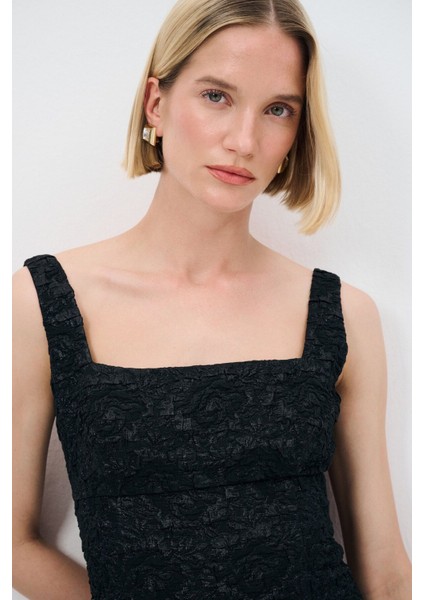 Mert Aslan Kare Yaka Uzun Jakar Elbise modelleri