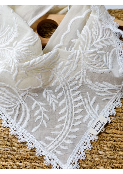 Betty Bands Krem Nakışlı Bağlamalı Bandana – Retro Yaz Stili Pamuklu Eşarp Fular