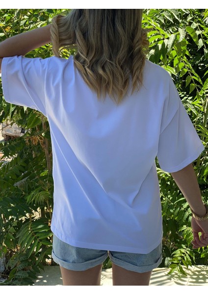 Kadın Beyaz Renkli Avokado Baskılı Oversize Tişört – Yazlık Rahat Kesim, %100 Pamuk modelleri