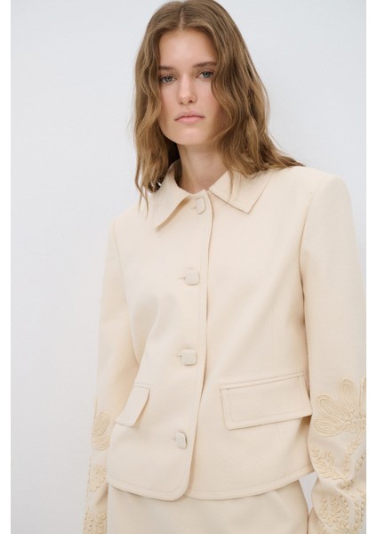 Nakış Detaylı Ceket fırsatları