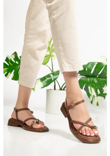Mat Deri Tek Parmak Yüzük Detaylı Rahat Sandalet Ayakkabı fiyatları