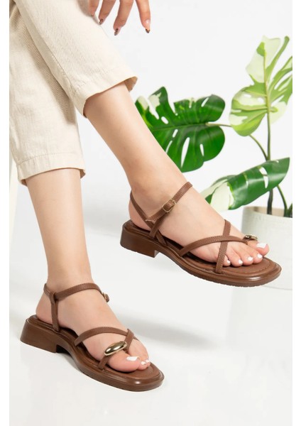 Mat Deri Tek Parmak Yüzük Detaylı Rahat Sandalet Ayakkabı fırsatları