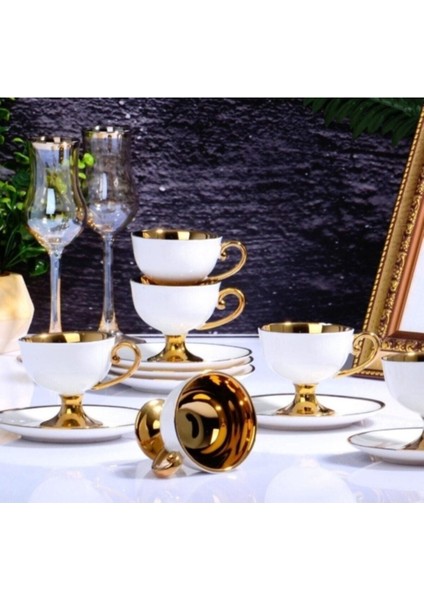 Şık Beyaz Porselen Ayaklı Kahve Fincan Takımı, Zarif ve Şık Tasarım