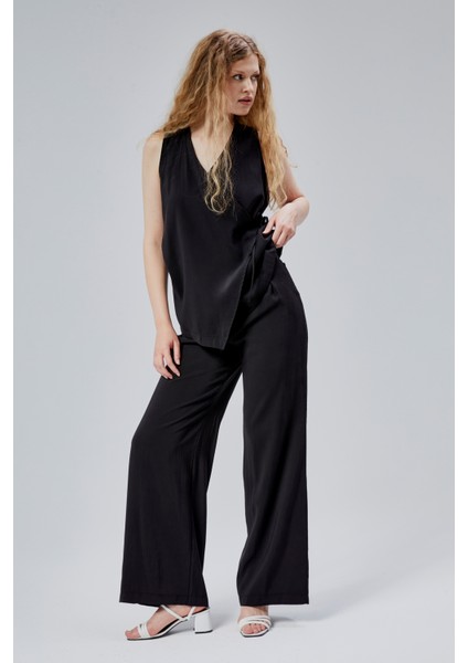 Siyah V Yaka Yandan Bağlama Detaylı Yelek-Pantolon Takım indirimleri