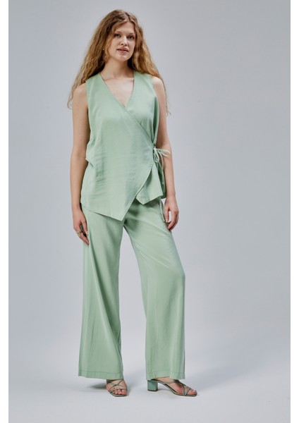 Indigo V Yaka Yandan Bağlama Detaylı Yelek-Pantolon Takım fiyatları