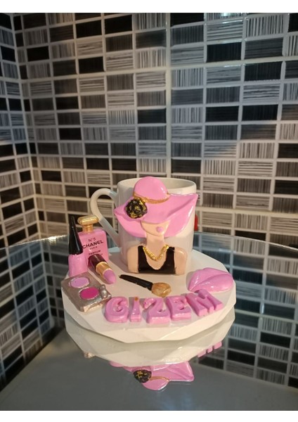 Isme Özel Tasarımlı, Makyaj Malzemeli, Temalı Kahve Fincanı, Pembe Renkli