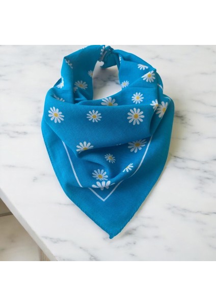 Kadın Mavi Renk Içerisinde Beyaz Papatya Desenli %100 Koton Bandana