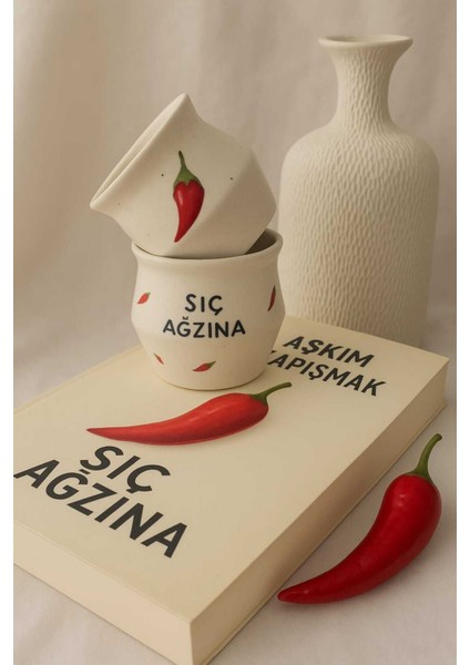 Kırmızı Seramik Fincan, Chilli Biber Detaylı, 90 Ml, Şık ve Zarif Tasarım
