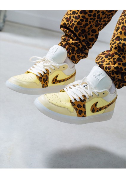 Air Jordan 1 Low 'snkrs Day' Sneaker