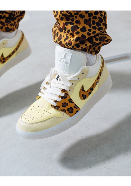 Air Jordan 1 Low 'snkrs Day' Sneaker modelleri