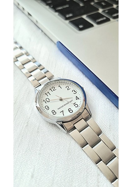 Gümüş Beyaz Rakamlı Retro Kadın Kol Saati fiyatları