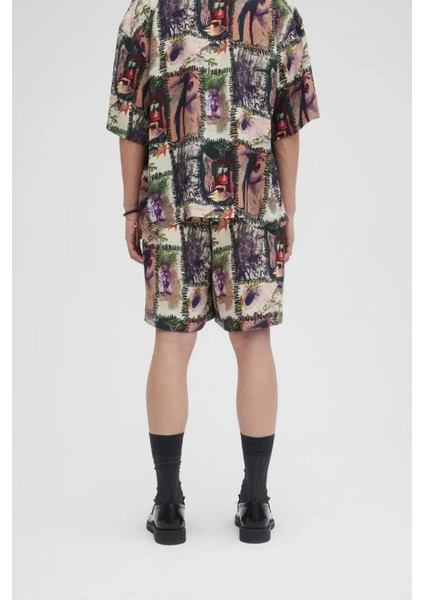 Dom Rebel Sanat Kolektifi Tasarımlı Relaxed-Fit Gathering Şortları – Şık ve Rahat modelleri