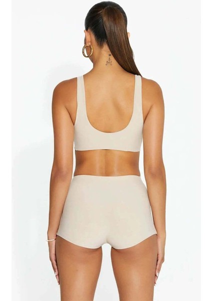 Yüksek Bel ve Esnek Kemerli Temel Kısa Şort - Rahat ve Şık Seçenek fırsatları