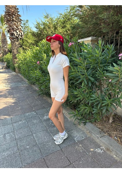 Cherrylane Kadın Beyaz Scuba Kumaş Gizli Fermuarlı Altın Logolu Kısa Kol Şort Tulum indirimleri