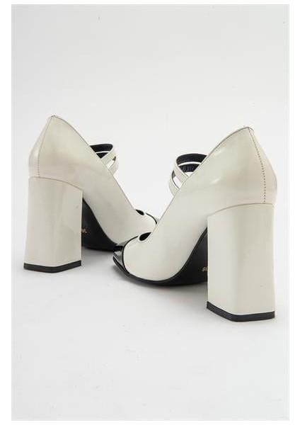 Kadın Ant Beyaz-Siyah Rugan Kalın Topuklu Bantlı Ayakkabı indirimleri