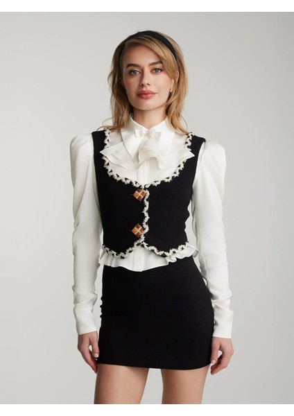 Lisette Top: Şıklığı ve Retro Zarafetiyle Modern Kadının Tercihi
