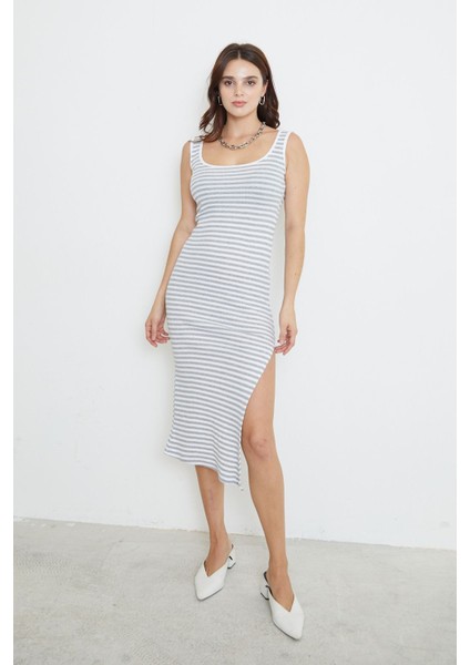 Kadın Yırtmaç Detaylı Esnek Pamuklu Kumaş U Yaka Kalın Askılı Çizgili Desen Midi Basic Elbise Gri fiyatları