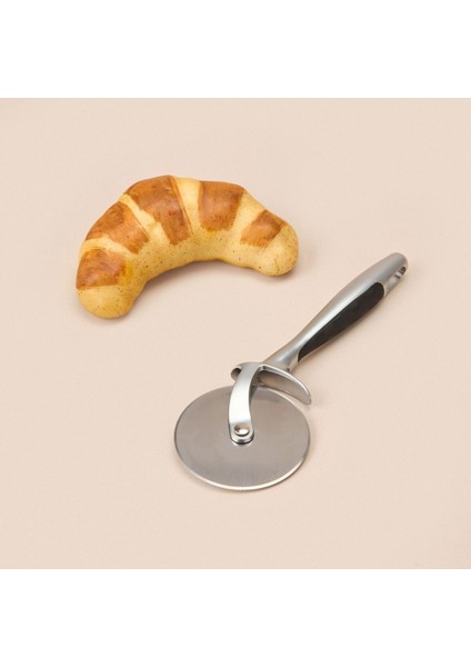 Gri Metalik Pizza Kesici - Şık ve Kullanışlı Mutfak Aracı fiyatları