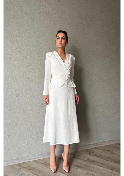 Ekru Pile Detaylı Kruvaze Elbise