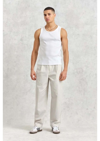 Montague Beyaz Yelek: Rahat ve Şık Katmanlama Seçeneği