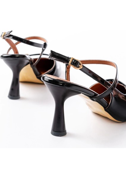 K-6722 Siyah Rugan Toka Detaylı Sivri Burun Kadın Ayakkabı indirimleri