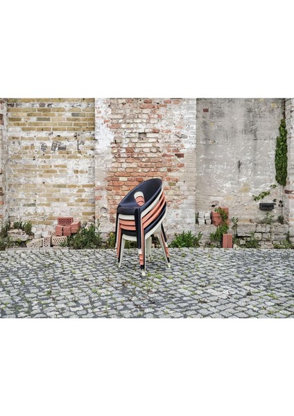 Bell Chair 4 Set Sandalye Geri Dönüştürülebilir Malzeme, Konstantin Grcic'in Ikonik Tasarımı modelleri