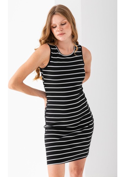 Kadın Bisiklet Yaka Kolsuz Çizgili Elbise Siyah Beyaz - 25880