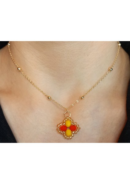 Galatasaray Sarı Kırmızı Kristal Taşlı Van Cleef Model Kolye, Maç Aksesuarı, Galatasaray Aksesuarı, Altın Kaplama Yonca Kolye, Yonca Kolye, Galatasaray Kolye, Van Cleef Taraftar Kolye fiyatları