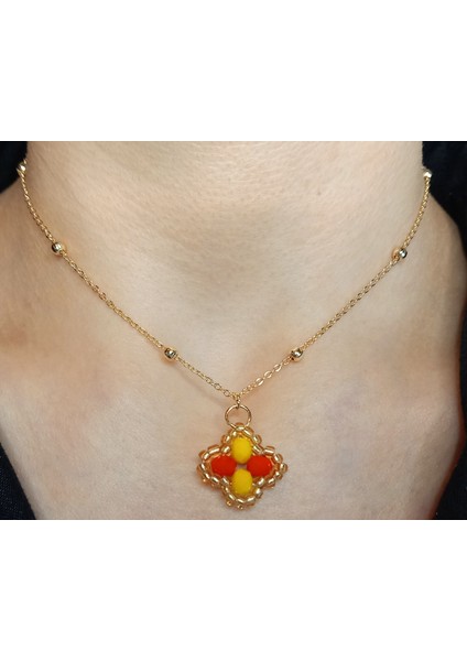 Galatasaray Sarı Kırmızı Kristal Taşlı Van Cleef Model Kolye, Maç Aksesuarı, Galatasaray Aksesuarı, Altın Kaplama Yonca Kolye, Yonca Kolye, Galatasaray Kolye, Van Cleef Taraftar Kolye modelleri