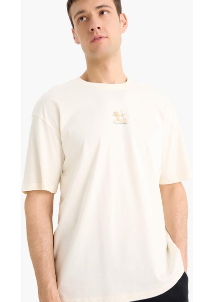 %100 Pamuk Boxy Fit Rahat Kesim Bisiklet Yaka Sırt Baskılı Kısa Kollu Tişört F1093AX25AU fırsatları