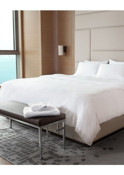 Sıbyla Çift Kişilik Saten Çizgili Nevresim - Beyaz