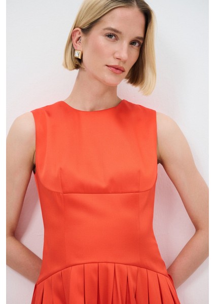 Mert Aslan Pileli Kolsuz Elbise fiyatları