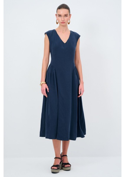 Yakası Volanlı Elbise