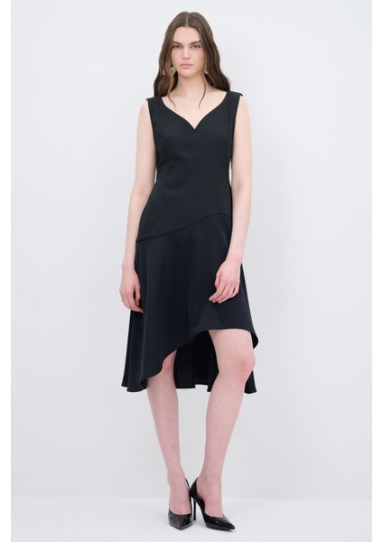 Saten Detaylı Volanlı Elbise